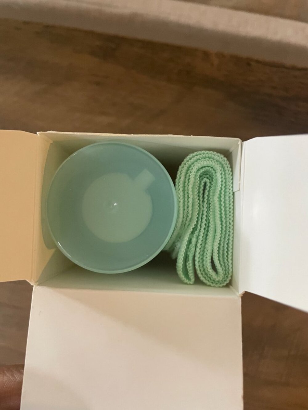 Liz Earle Cleanse & Polish - Hot Cloth Cleanser - Picture 3 of 3